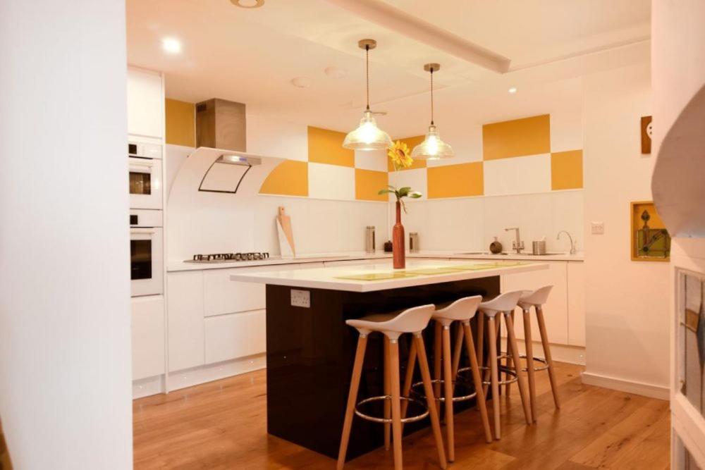 Largigi Offering Two Amazing Panoramic Sea Front Apartments Lyme Regis Exteriér fotografie